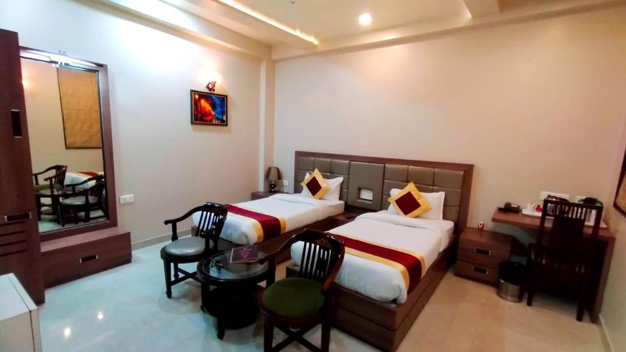 Hotel Ozas Grand Varanasi Exterior photo