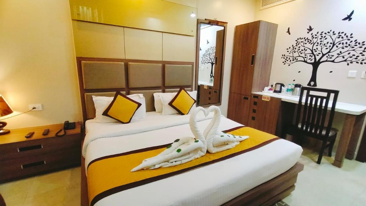 Hotel Ozas Grand Varanasi Exterior photo