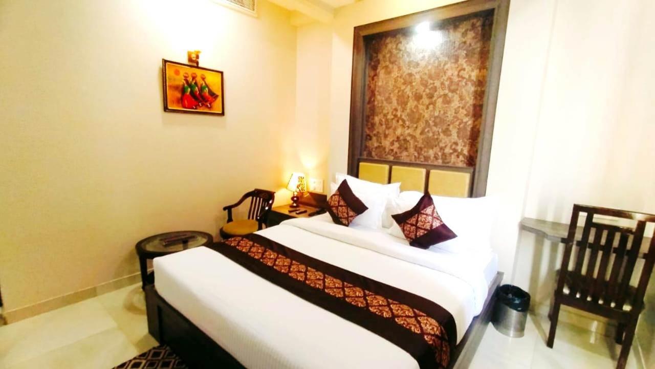 Hotel Ozas Grand Varanasi Exterior photo