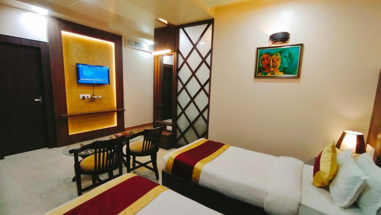 Hotel Ozas Grand Varanasi Exterior photo