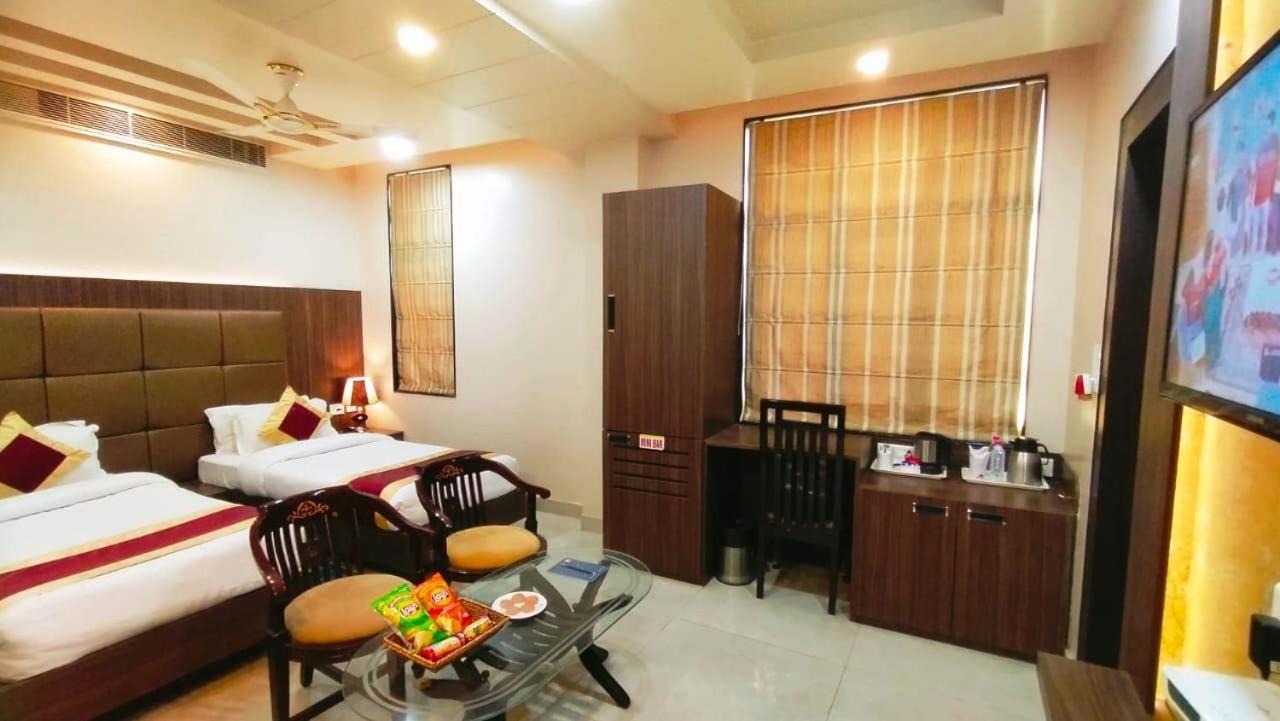 Hotel Ozas Grand Varanasi Exterior photo