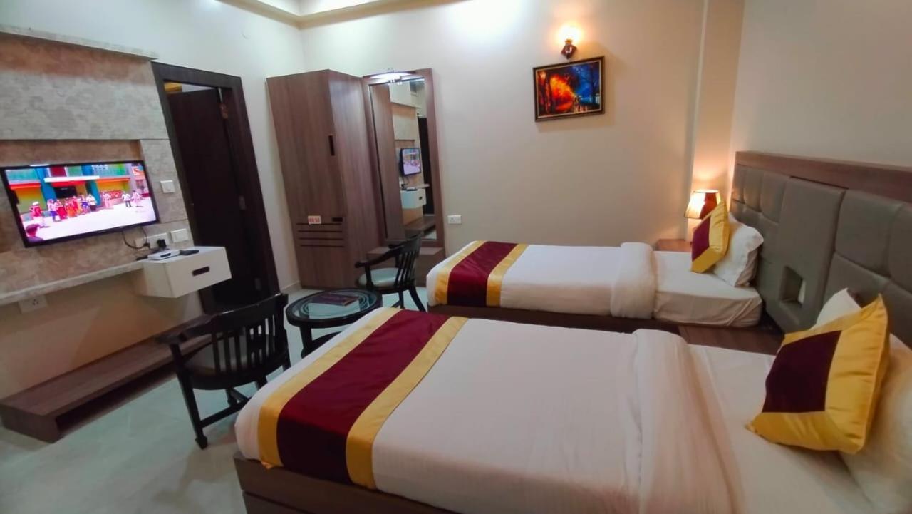 Hotel Ozas Grand Varanasi Exterior photo