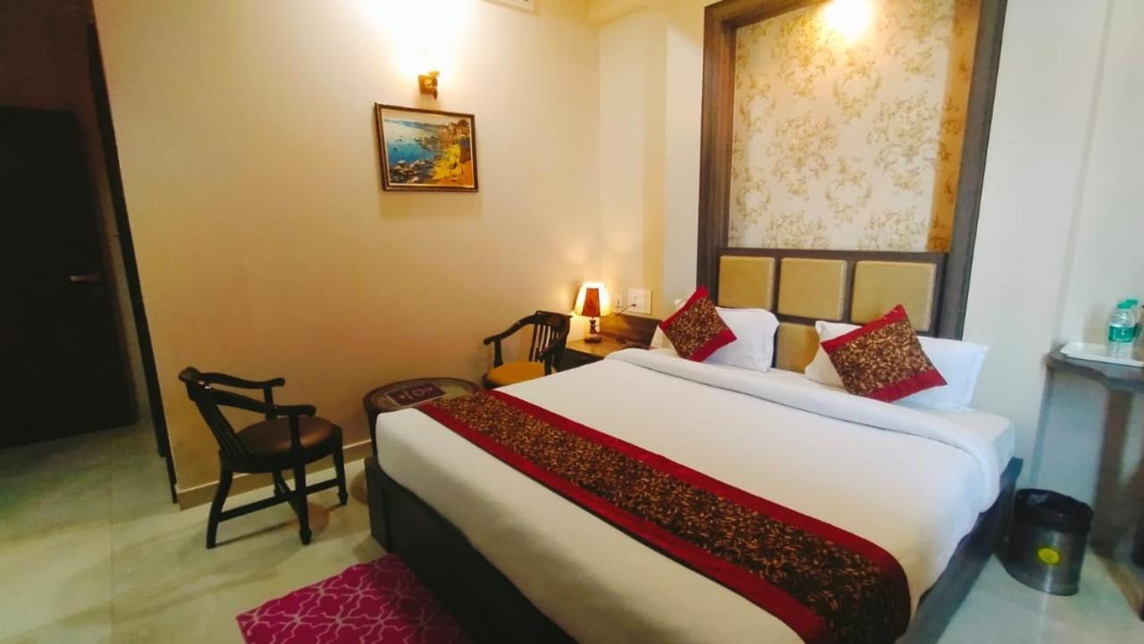 Hotel Ozas Grand Varanasi Exterior photo