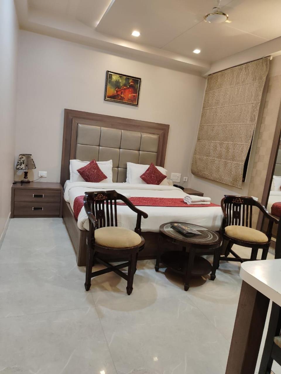 Hotel Ozas Grand Varanasi Exterior photo