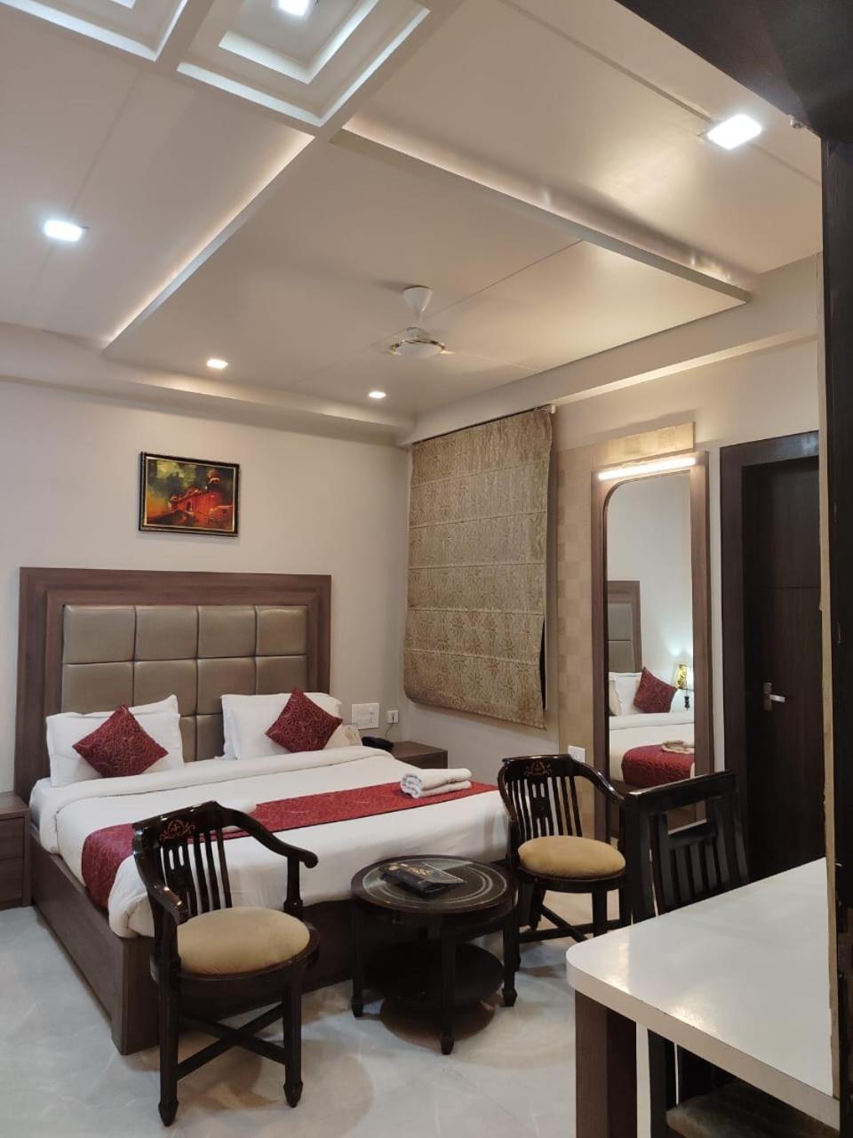 Hotel Ozas Grand Varanasi Exterior photo